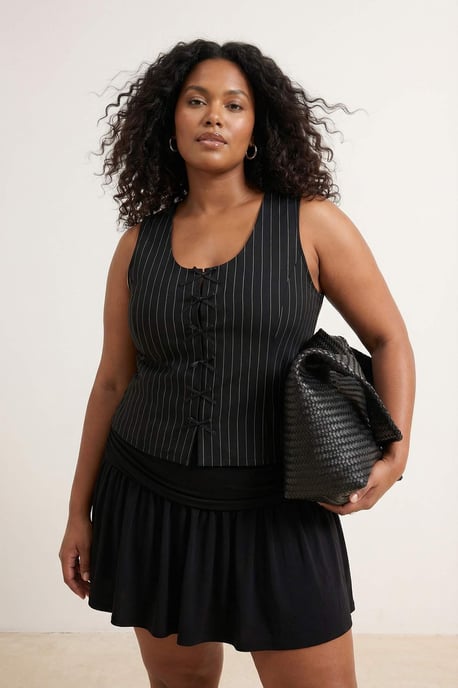 Trendyol Curve Damen Schwarz Gestreift Ärmellos Tailliert Große Größen Blusen - Image 6