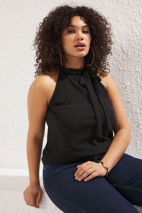 Trendyol Curve Damen Schwarz Einfarbig Ärmellos Tailliert Große Größen Blusen - Image 6