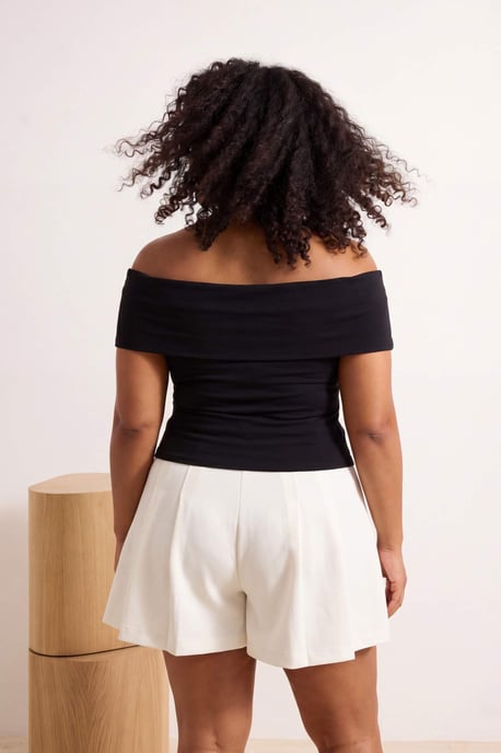 Trendyol Curve Damen ärmellose, taillierte Bluse in großer Größe - Schwarz - Image 2