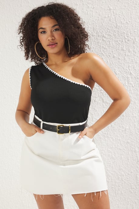 Trendyol Curve Damen Schwarz Colour-Block Ärmellos Tailliert Große Größen Blusen - Image 1