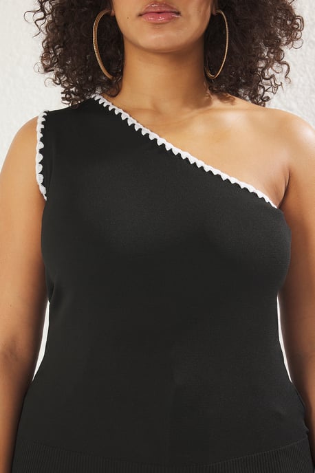 Trendyol Curve Damen Schwarz Colour-Block Ärmellos Tailliert Große Größen Blusen - Image 3