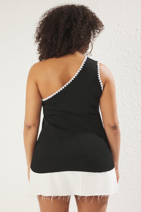 Trendyol Curve Damen Schwarz Colour-Block Ärmellos Tailliert Große Größen Blusen - Image 4