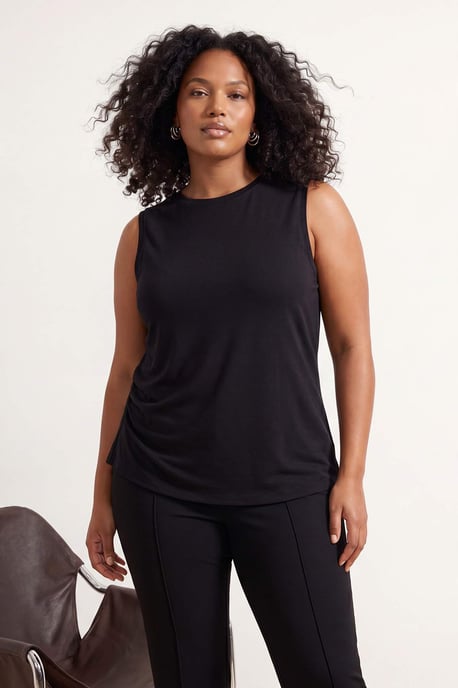 Trendyol Curve Damen Schwarz Einfarbig Ärmellos Tailliert Große Größen Blusen - Image 3
