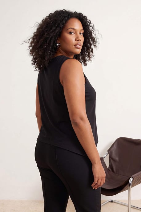 Trendyol Curve Damen Schwarz Einfarbig Ärmellos Tailliert Große Größen Blusen - Image 4