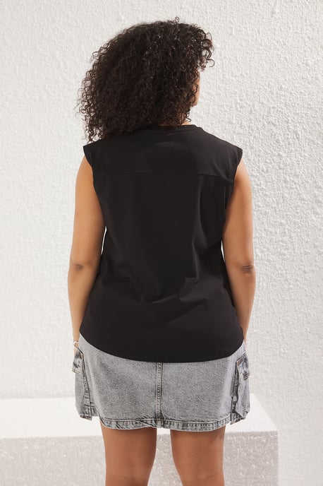 Trendyol Curve Damen Schwarz Einfarbig Ärmellos Regular Fit Große Größen Blusen - Image 4