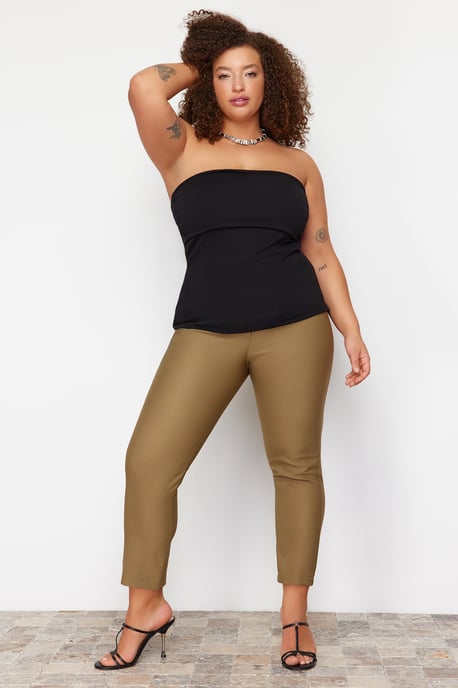 Trendyol Curve Damen Schwarz Einfarbig Ärmellos Tailliert Große Größen Blusen - Image 6