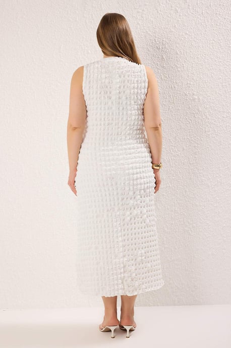 Trendyol Curve Damen Weiß Strukturiert Maxi Kurz Casual A-Linie Große Größen Kleid - Image 3