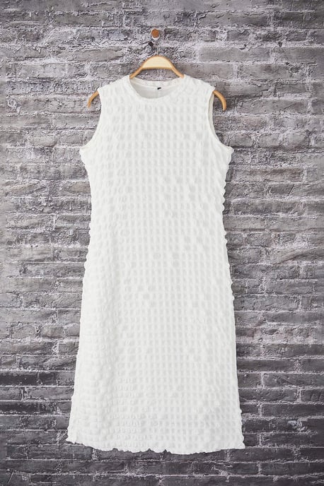 Trendyol Curve Damen Weiß Strukturiert Maxi Kurz Casual A-Linie Große Größen Kleid - Image 4