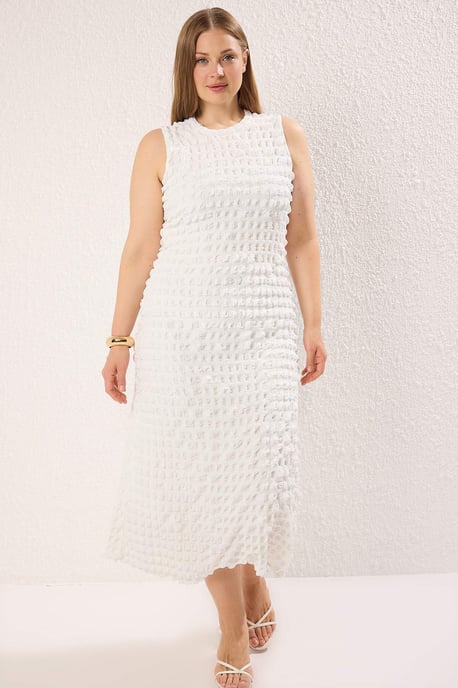Trendyol Curve Damen Weiß Strukturiert Maxi Kurz Casual A-Linie Große Größen Kleid - Image 6