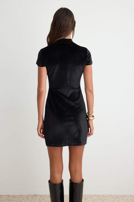 TRENDYOLMİLLA Damen Einfarbig Kurz / Mini Kurz Bodycon Kleider - Image 4