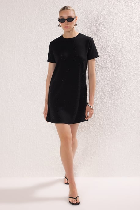 TRENDYOLMİLLA Damen Schwarz Einfarbig Kurz / Mini Kurz Casual Gerade Kleider - Image 1