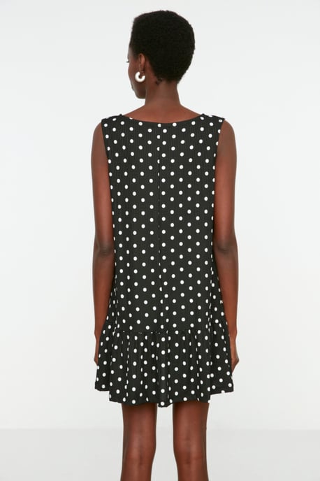 TRENDYOLMİLLA Damen Schwarz Geblümt Kurz / Mini Ärmellos Casual Gerade Kleider - Image 3
