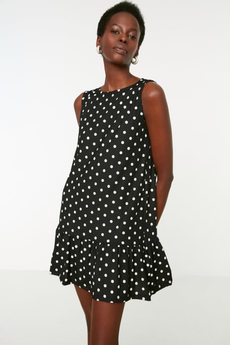 TRENDYOLMİLLA Damen Schwarz Geblümt Kurz / Mini Ärmellos Casual Gerade Kleider - Image 6