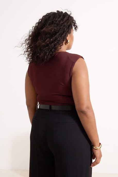 Trendyol Curve Damen Braun Einfarbig Ärmellos Tailliert Große Größen Blusen - Image 2