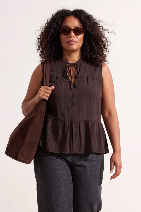 Trendyol Curve Damen Braun Einfarbig Ärmellos Tailliert Große Größen Blusen - Image 6