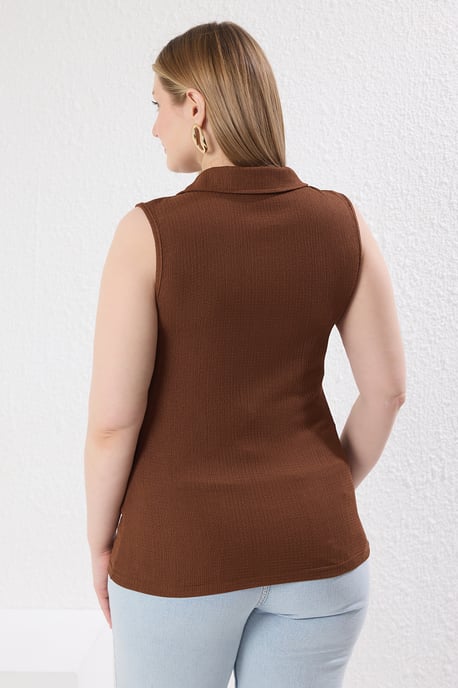 Trendyol Curve Damen Braun Einfarbig Ärmellos Tailliert Große Größen Blusen - Image 4