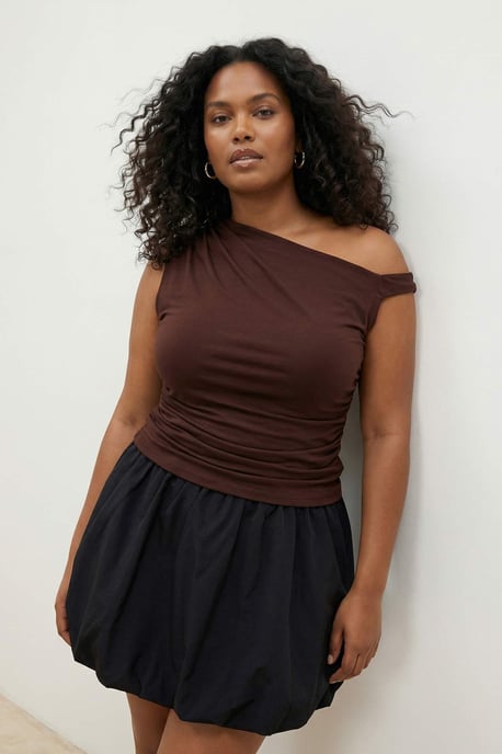 Trendyol Curve Damen Braun Einfarbig Ärmellos Tailliert Große Größen Blusen - Image 2