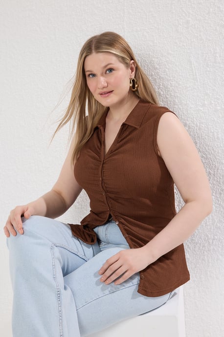 Trendyol Curve Damen Braun Einfarbig Ärmellos Tailliert Große Größen Blusen - Image 5