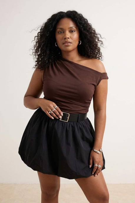 Trendyol Curve Damen Braun Einfarbig Ärmellos Tailliert Große Größen Blusen - Image 6