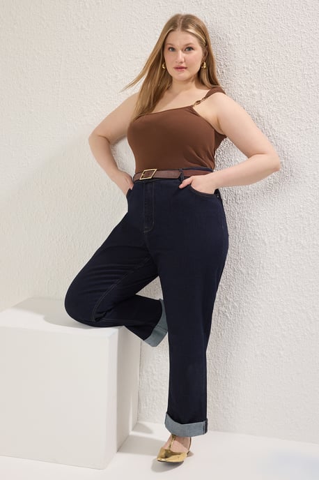Trendyol Curve Damen Braun Einfarbig Ärmellos Tailliert Große Größen Blusen - Image 6