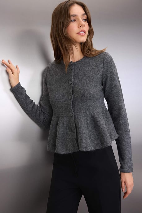 TRENDYOLMİLLA Damen Grau Einfarbig Lang Regular Fit Cardigans - Image 4