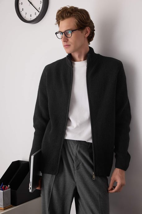 TRENDYOL MAN Herren Schwarz Einfarbig Lang Regular Fit Cardigans - Image 1