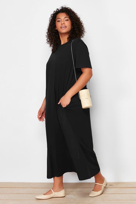 Trendyol Curve Damen Schwarz Einfarbig Maxi Kurz Casual Gerade Große Größen Kleid - Image 1