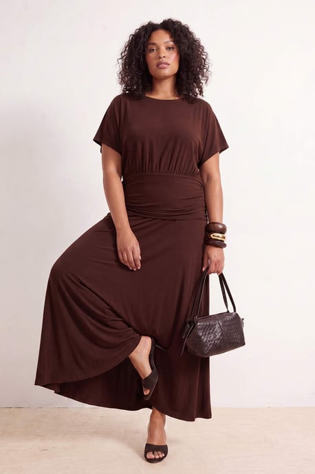 Trendyol Curve Curve einfarbiges Maxikleid in A-Linie, kurz, große Größen - Braun - Image 6