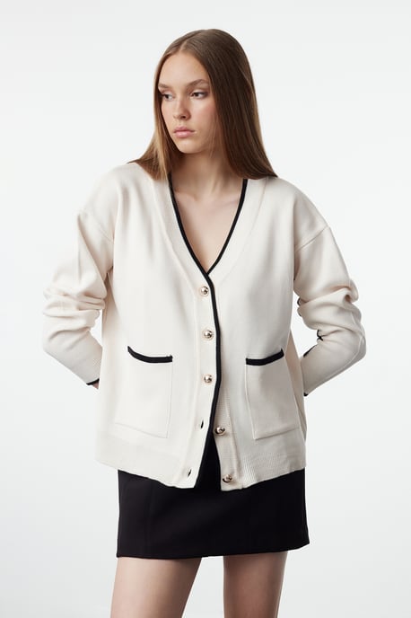 TRENDYOLMİLLA Damen Ecru Colour-Block Lang Oversize Cardigans - Image 1