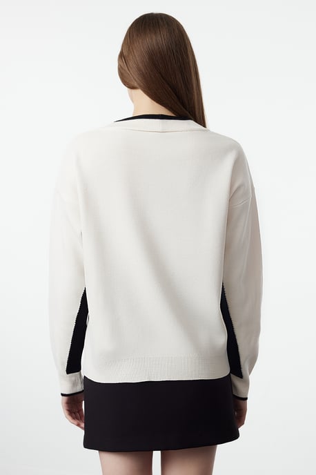TRENDYOLMİLLA Damen Ecru Colour-Block Lang Oversize Cardigans - Image 4