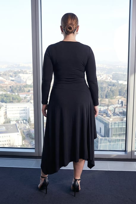 Trendyol Curve Maxikleid, A-Linie, große Größen - Schwarz - Image 4