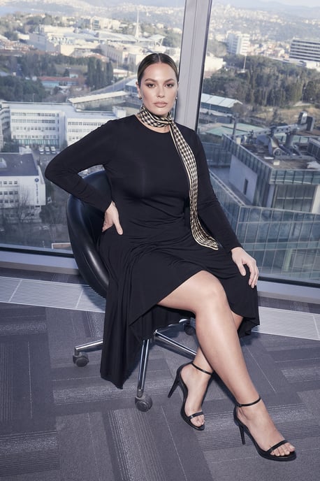 Trendyol Curve Maxikleid, A-Linie, große Größen - Schwarz - Image 6