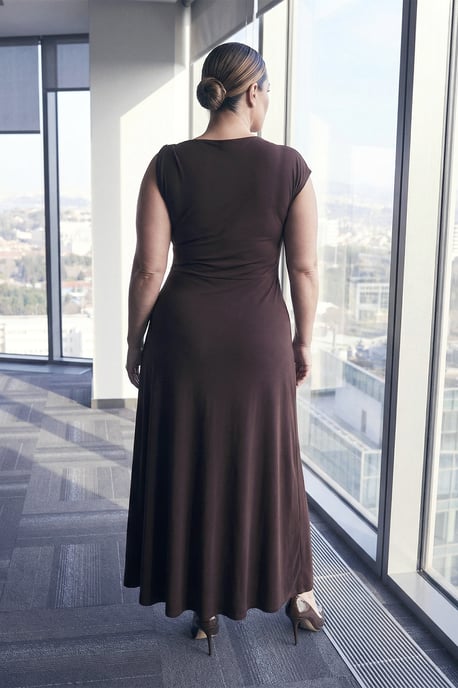 Trendyol Curve Damen Braun Einfarbig Maxi Ärmellos Abend / Alltag A-Linie Große Größen Kleid - Image 3