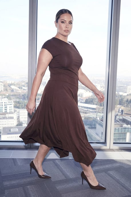 Trendyol Curve Damen Braun Einfarbig Maxi Ärmellos Abend / Alltag A-Linie Große Größen Kleid - Image 6