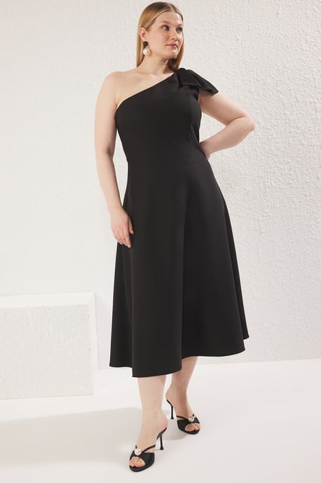 Trendyol Curve Damen Schwarz Einfarbig Maxi Ärmellos Elegant/Abend Bodycon Große Größen Kleid - Image 3