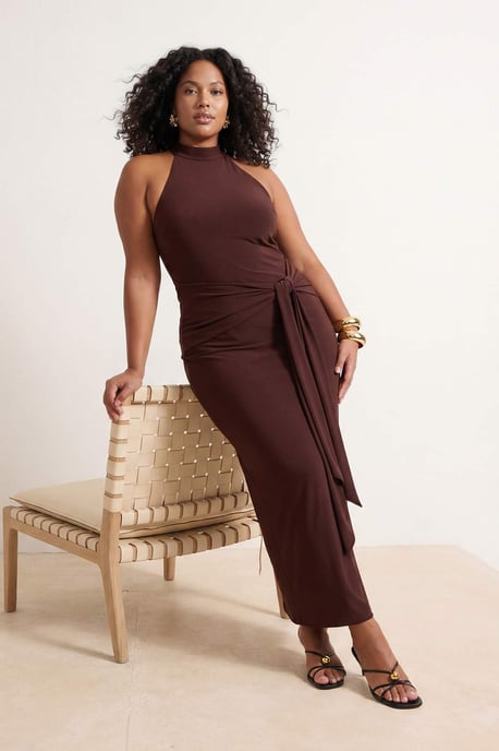 Trendyol Curve Damen Braun Einfarbig Maxi Ärmellos Casual Bodycon Große Größen Kleid - Image 2