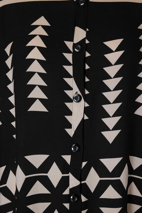 Trendyol Curve Damen Schwarz Geometrisches Muster Maxi Lang Casual Hemdblusenkleid Große Größen Kleid - Image 4