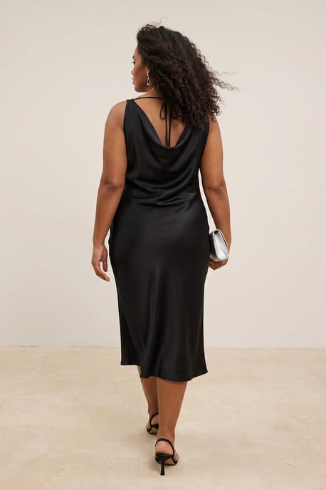 Trendyol Curve Damen Schwarz Einfarbig Maxi Ärmellos Party Bodycon Große Größen Kleid - Image 2