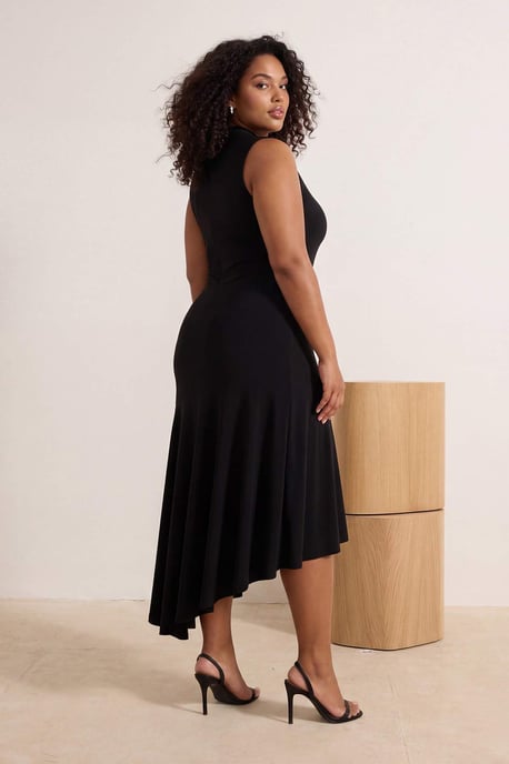 Trendyol Curve Ärmelloses Maxikleid im Skater-Look mit legerer Passform, große Größen - Schwarz - Image 6