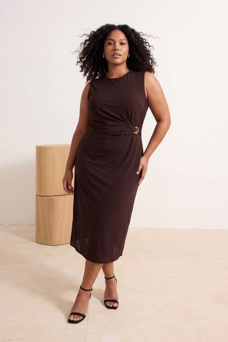 Trendyol Curve Damen Braun Einfarbig Maxi Ärmellos Casual A-Linie Große Größen Kleid - Image 1