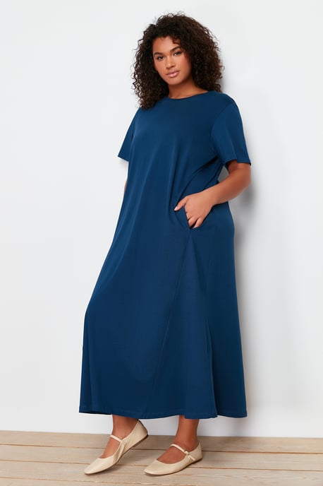 Trendyol Curve Damen Dunkelblau Einfarbig Maxi Kurz Casual Gerade Große Größen Kleid - Image 2