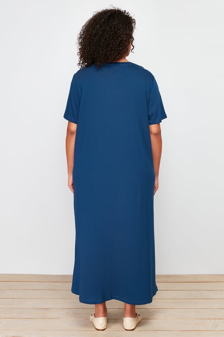 Trendyol Curve Damen Dunkelblau Einfarbig Maxi Kurz Casual Gerade Große Größen Kleid - Image 3