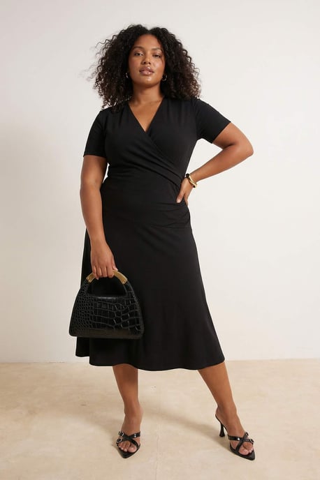 Trendyol Curve Damen Schwarz Einfarbig Maxi Kurz A-Linie Große Größen Kleid - Image 1