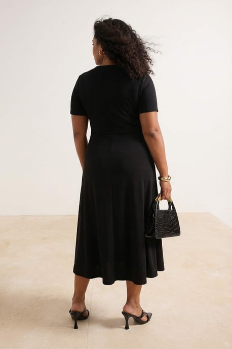 Trendyol Curve Damen Schwarz Einfarbig Maxi Kurz A-Linie Große Größen Kleid - Image 2