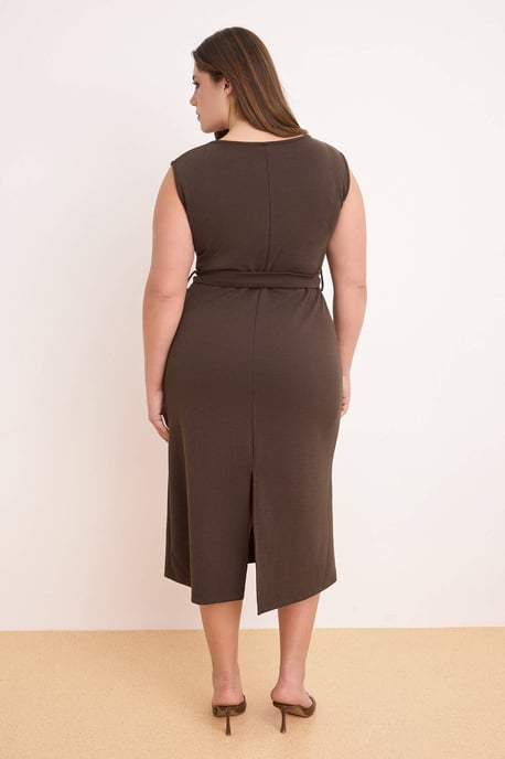 Trendyol Curve Damen Braun Einfarbig Maxi Ärmellos Casual Gerade Große Größen Kleid - Image 3