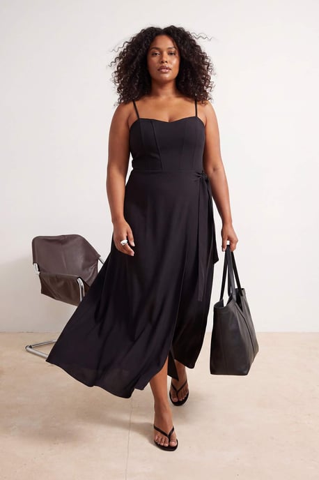 Trendyol Curve Damen Schwarz Einfarbig Maxi Ärmellos Party A-Linie Große Größen Kleid - Image 1