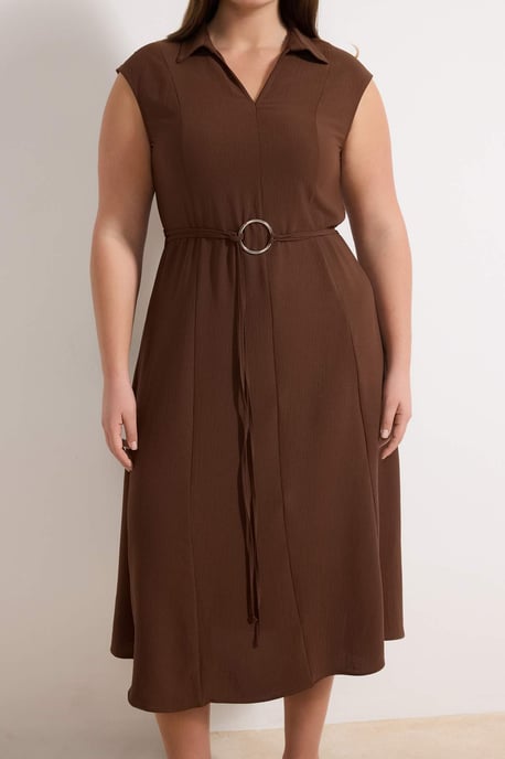 Trendyol Curve Damen Braun Einfarbig Maxi Ärmellos Casual Gerade Große Größen Kleid - Image 2