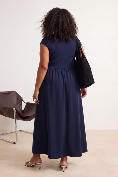 Trendyol Curve Damen Dunkelblau Einfarbig Maxi Ärmellos Casual A-Linie Große Größen Kleid - Image 2