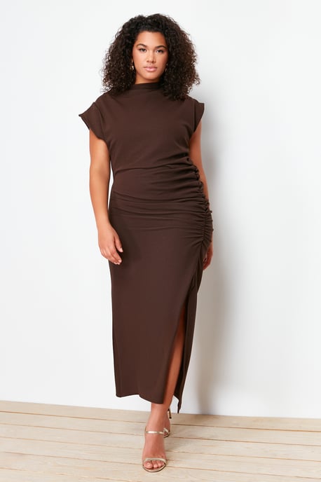 Trendyol Curve Damen Braun Einfarbig Midi Ärmellos Party Bodycon Große Größen Kleid - Image 2