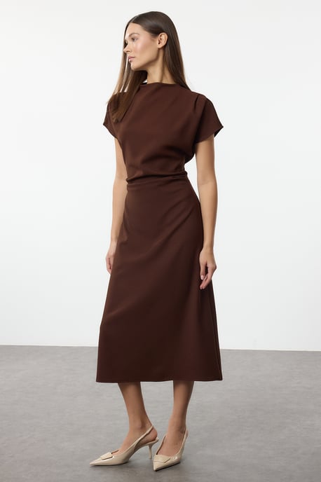 TRENDYOLMİLLA Damen Braun Einfarbig Midi Kurz Abend / Alltag A-Linie Kleider - Image 3